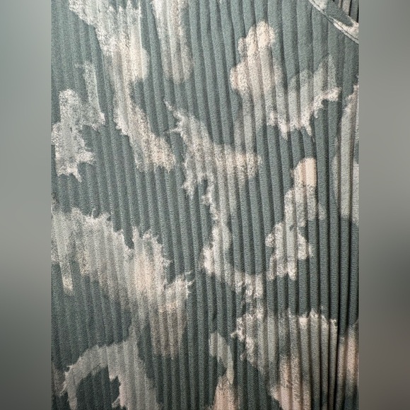 NINE WEST - Elegant Chic Business Casual Green and White Patterned Women's Top - Picture 3 of 6